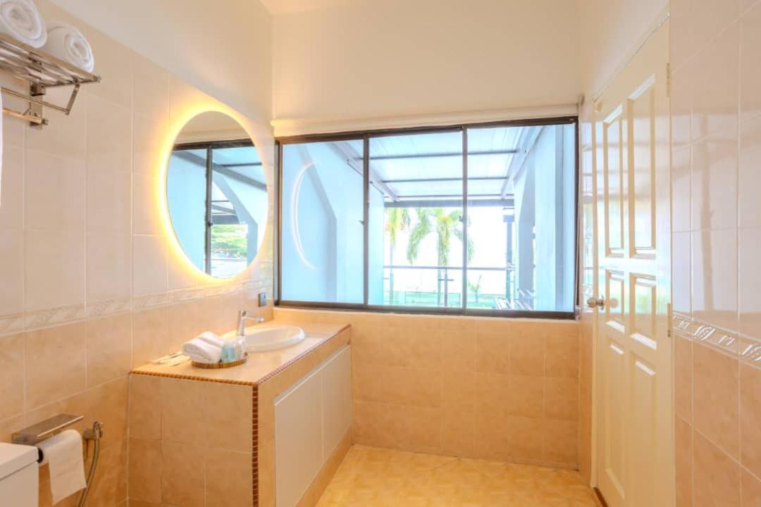 Suntai Villa, Beachfront Suites Kampong Si Ginting Esterno foto